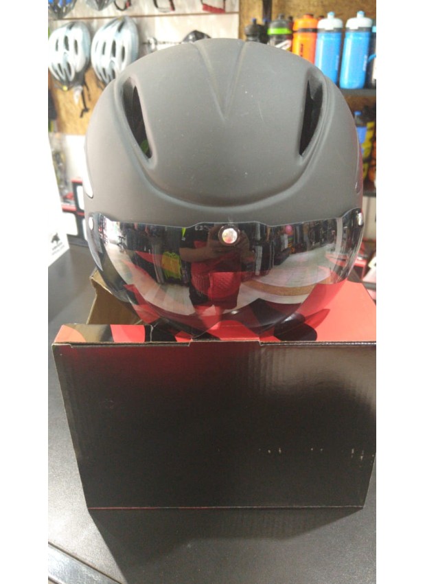 Casco CIGNA con lentes aéreos